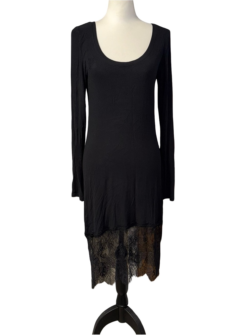 BCBG MAXAZRIA Black Ribbed Knit Lace Hem Dress Scoop Neck Size Medium